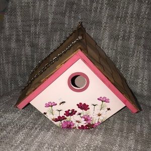 HB Wood birdhouse with chain for hanging
